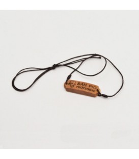 Collier avec plaque en bois