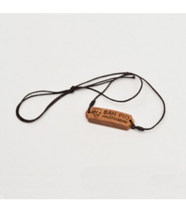 Collana con placca in legno