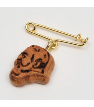 Avec broche de médaille de visage