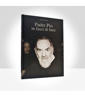 Padre Pio in fasci di luce